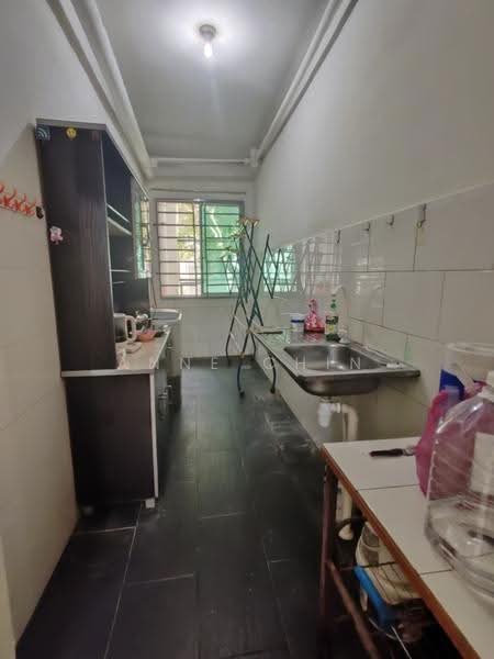 Apartment for Sale at University Condo Apartment 2 (UCA 2) - ANNE CHIN - Kitchen - PropertyGuru.com.my