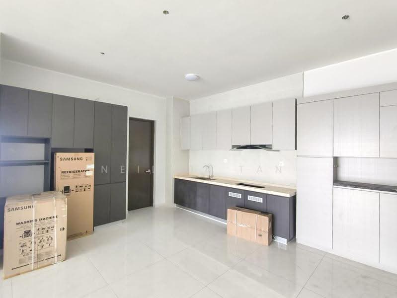 Condominium for Sale at Bay Laurel @ Country Garden Danga Bay - Neilson Tan - Kitchen - PropertyGuru.com.my