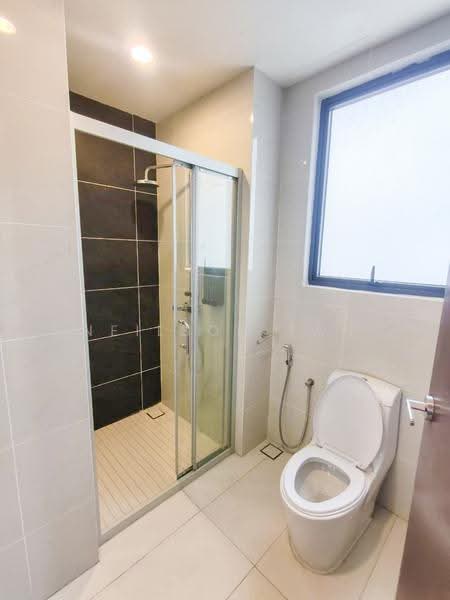 Condominium for Sale at Bay Laurel @ Country Garden Danga Bay - Neilson Tan - Bathroom - PropertyGuru.com.my
