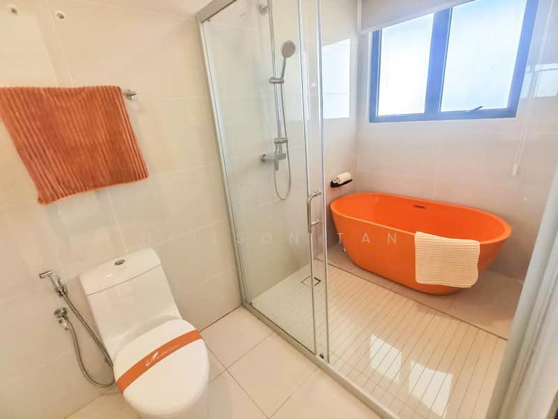 Condominium for Sale at Bay Laurel @ Country Garden Danga Bay - Neilson Tan - Bathroom - PropertyGuru.com.my