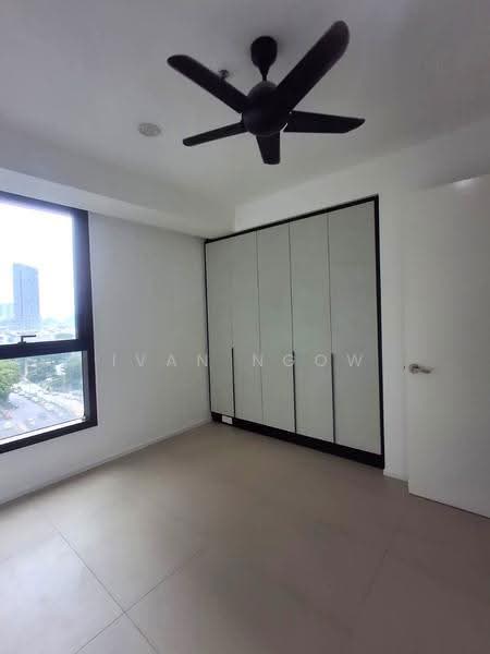 Kediaman Servis untuk Dijual di Arcoris Residences - Ivan Ngow - Bedroom - PropertyGuru.com.my
