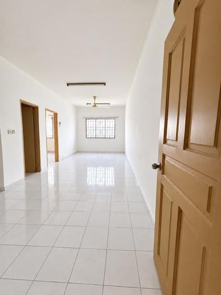 Apartment for Rent at Vista Impiana - Nicholas Yap - Corridor - PropertyGuru.com.my