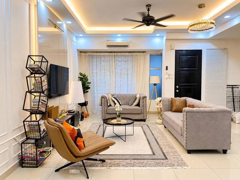 Rumah Teres 2-Tingkat untuk Dijual di Taman Mutiara Rinching (Semenyih) - Hazeman Omar - Living Room - PropertyGuru.com.my