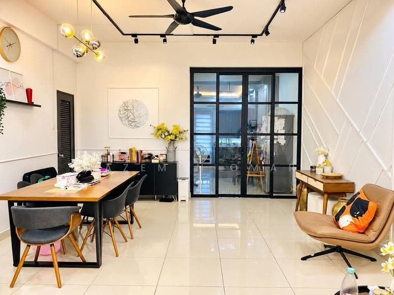 Rumah Teres 2-Tingkat untuk Dijual di Taman Mutiara Rinching (Semenyih) - Hazeman Omar - Living Room - PropertyGuru.com.my