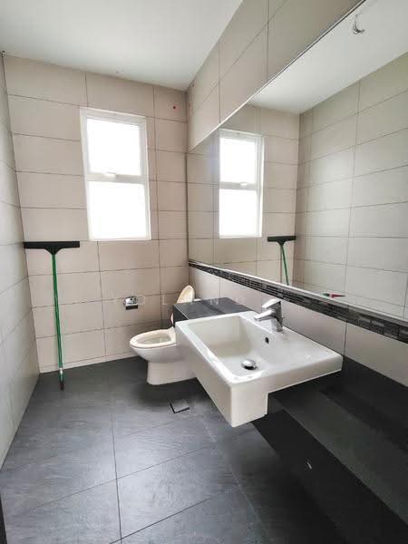Bungalow House for Sale in Senibong (Permas Jaya) - Yoland . - Bathroom - PropertyGuru.com.my