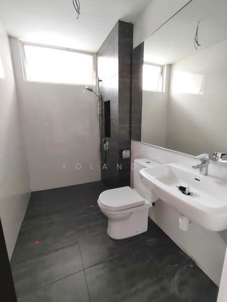 Bungalow House for Sale in Senibong (Permas Jaya) - Yoland . - Bathroom - PropertyGuru.com.my