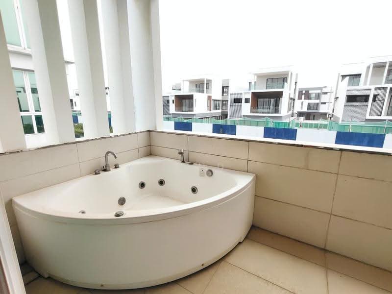 Bungalow House for Sale in Senibong (Permas Jaya) - Yoland . - Balcony - PropertyGuru.com.my