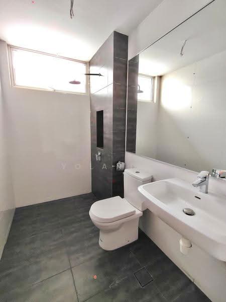 Bungalow House for Sale in Senibong (Permas Jaya) - Yoland . - Bathroom - PropertyGuru.com.my