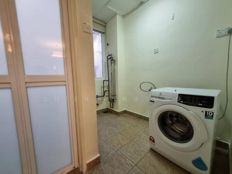 2.5-storey Terraced House for Sale in Adora (Batu) - Chien Ping Ung - Yard - PropertyGuru.com.my