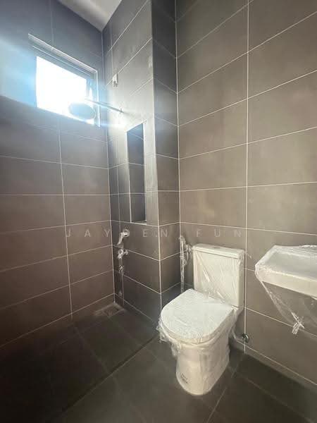 Rumah Teres 2-Tingkat untuk Dijual di Taman Dato Onn (Johor Bahru) - Jayden Fun - Bathroom - PropertyGuru.com.my