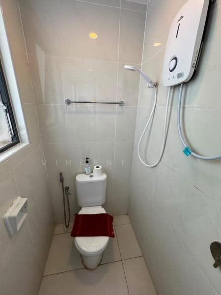 Kondominium untuk Dijual di Royal Strand @ Country Garden Danga Bay - Vincent Lai - Bathroom - PropertyGuru.com.my