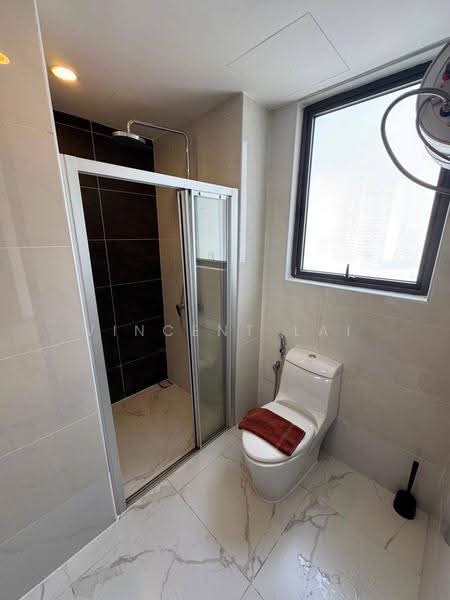 Kondominium untuk Dijual di Royal Strand @ Country Garden Danga Bay - Vincent Lai - Bathroom - PropertyGuru.com.my
