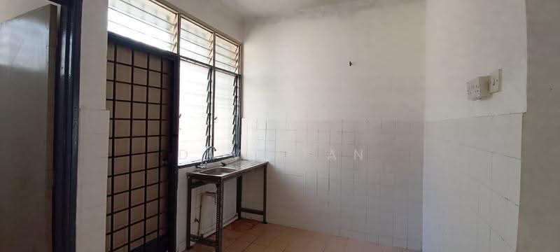 2-storey Terraced House for Sale in Bandar Bukit Beruntung (Bukit Beruntung) - Dave Tan - Kitchen - PropertyGuru.com.my