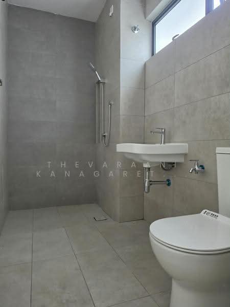 Rumah Teres 2-Tingkat untuk Disewa di Kota Emerald (Rawang) - Thevaraani Kanagaretnam - Bathroom - PropertyGuru.com.my