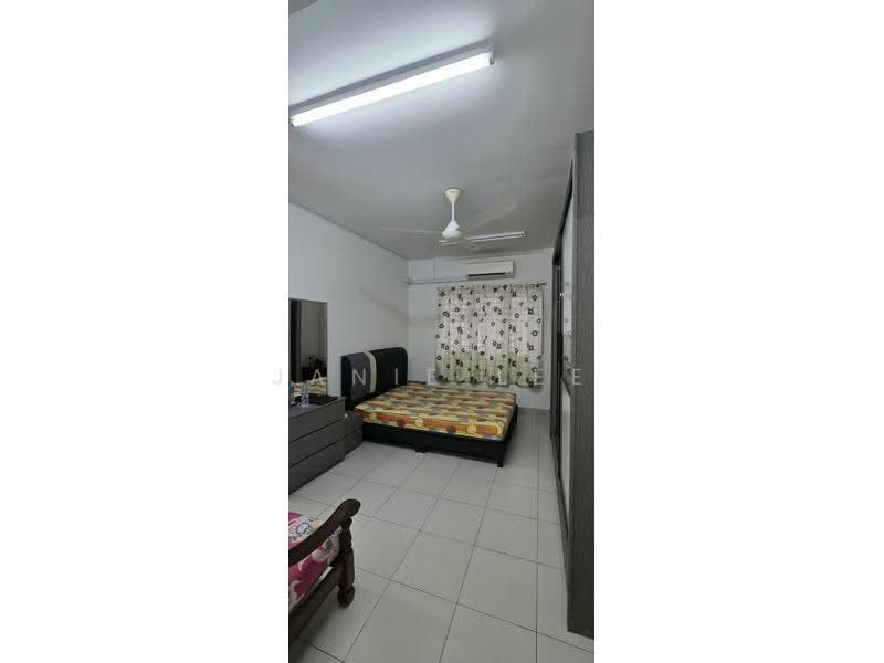 Pangsapuri untuk Disewa di Pangsapuri Seri Mutiara - Janie Lee - Master Bedroom - PropertyGuru.com.my