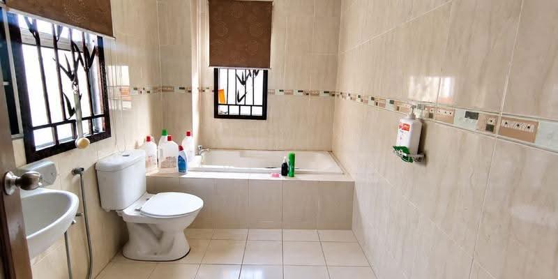 Rumah Berkembar untuk Disewa di Balakong (Selangor) - David Lee - Bathroom - PropertyGuru.com.my