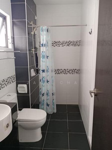 Kediaman Servis untuk Dijual di Sky View - Jack Chai - Bathroom - PropertyGuru.com.my