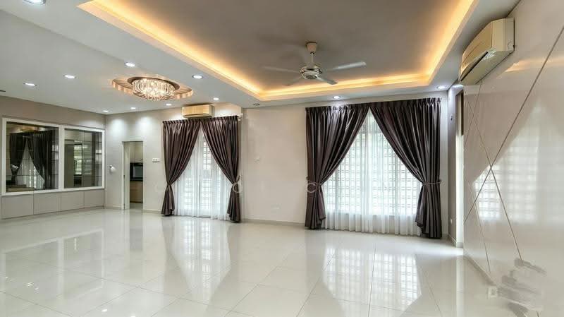 Cluster House for Sale in Taman Mount Austin (Tebrau) - Chloe Chin - Living Room - PropertyGuru.com.my
