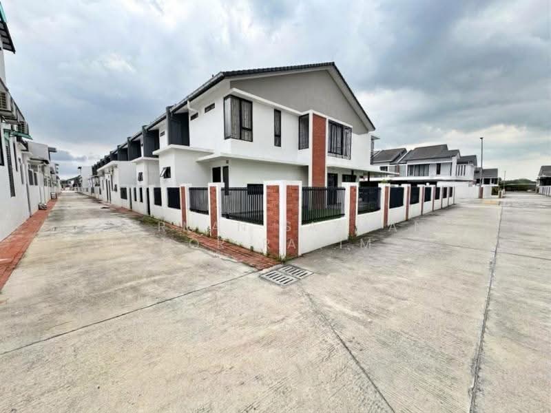 2-storey Terraced House for Sale in Elmina (Shah Alam) - Herman Sazwan Nor Rahim - Exterior - PropertyGuru.com.my