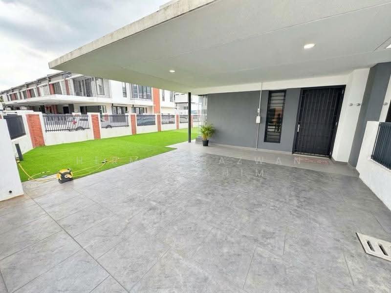 2-storey Terraced House for Sale in Elmina (Shah Alam) - Herman Sazwan Nor Rahim - Porch - PropertyGuru.com.my