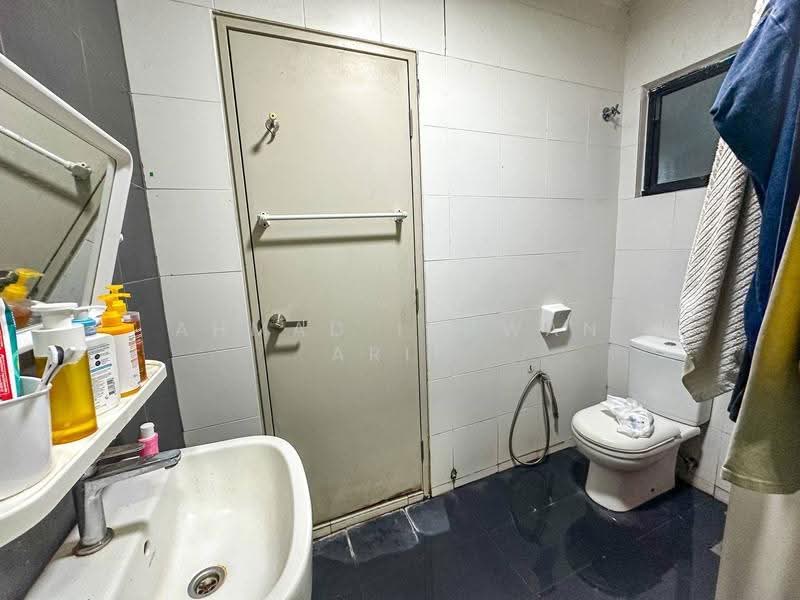 2-storey Terraced House for Sale in Nilai Impian (Nilai) - Ahmad Ikhwan Arif - Bathroom - PropertyGuru.com.my