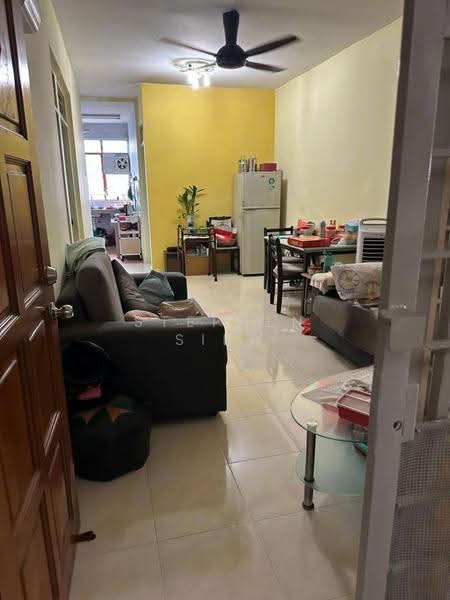 Rumah Flat untuk Dijual di Desa Lembah Permai - Stephen Siew - Living Room - PropertyGuru.com.my