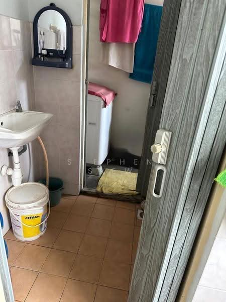 Rumah Flat untuk Dijual di Desa Lembah Permai - Stephen Siew - Bathroom - PropertyGuru.com.my