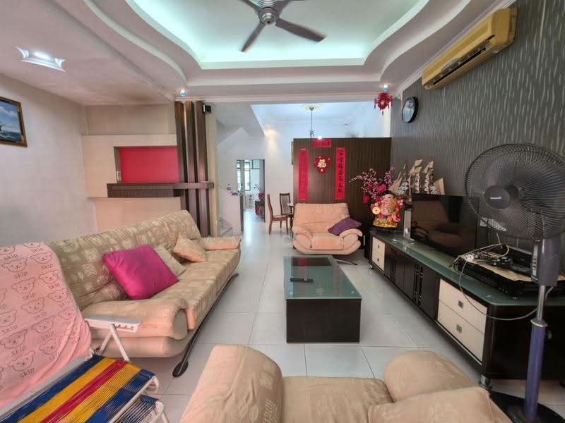 Rumah Teres 2-Tingkat untuk Dijual di Taman Desa Cemerlang (Ulu Tiram) - Sam Chai - Living Room - PropertyGuru.com.my