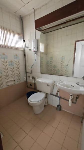 2-storey Terraced House for Rent in Taman Pelangi (Johor Bahru) - Sandra Gan - Bathroom - PropertyGuru.com.my