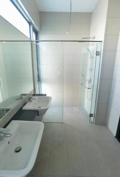 Rumah Berkembar untuk Dijual di Taman Molek (Johor Bahru) - Yvonne Lim - Bathroom - PropertyGuru.com.my