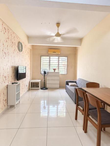 Pangsapuri untuk Dijual di Taman Cheras Intan - Izzati Mat - Living Room - PropertyGuru.com.my
