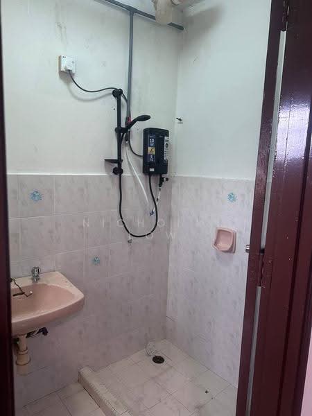 Apartment for Rent at Lily & Jasmine Apartment - Nicholas Low - Bathroom - PropertyGuru.com.my