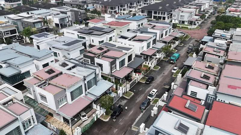 Rumah Berkembar untuk Dijual di Setia Tropika (Johor Bahru) - Arshad . - Exterior - PropertyGuru.com.my