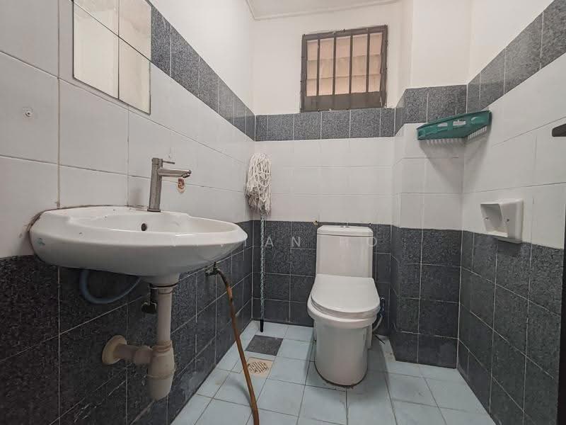 Townhouse for Sale in Subang Bestari (Shah Alam) - Vivian Ho - Bathroom - PropertyGuru.com.my