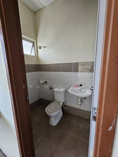 Kedai / Pejabat untuk Disewa di Taman Daya (Johor Bahru) - Shawn Chan - Bathroom - PropertyGuru.com.my