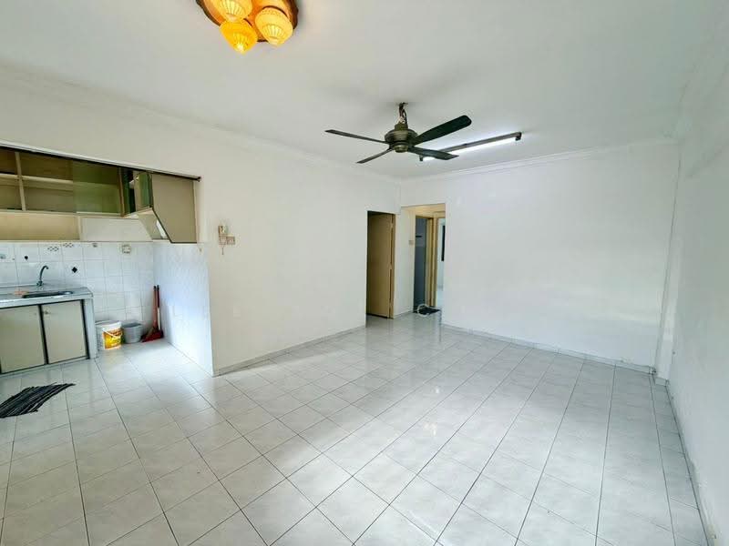 Pangsapuri untuk Dijual di Eastern Court - Lee Xue Chen - Kitchen - PropertyGuru.com.my