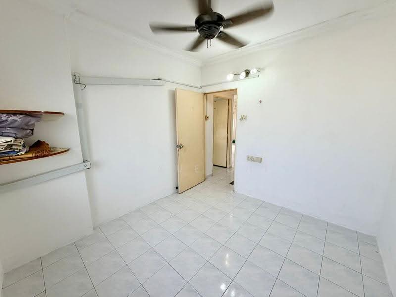 Pangsapuri untuk Dijual di Eastern Court - Lee Xue Chen - Interior - PropertyGuru.com.my