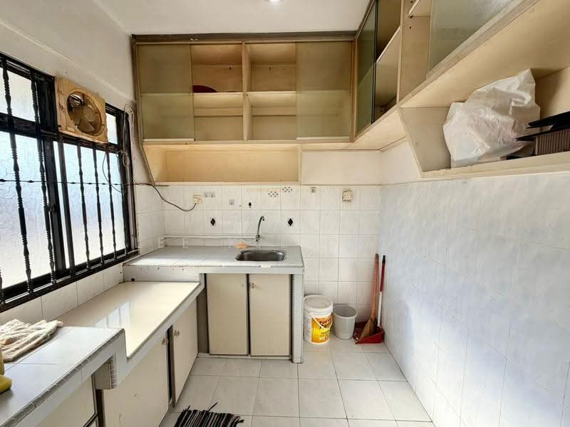 Pangsapuri untuk Dijual di Eastern Court - Lee Xue Chen - Kitchen - PropertyGuru.com.my