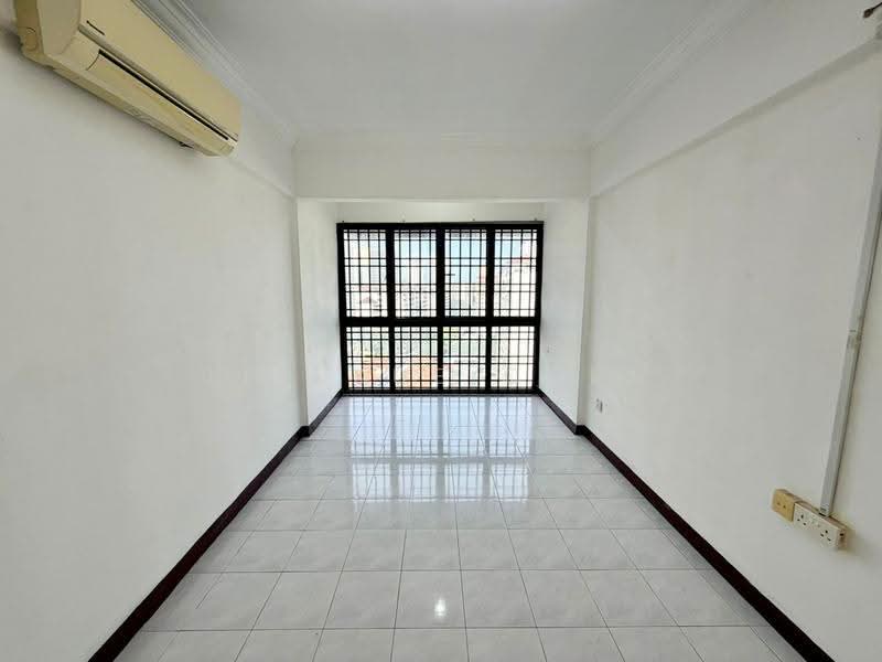 Pangsapuri untuk Dijual di Eastern Court - Lee Xue Chen - Living Room - PropertyGuru.com.my