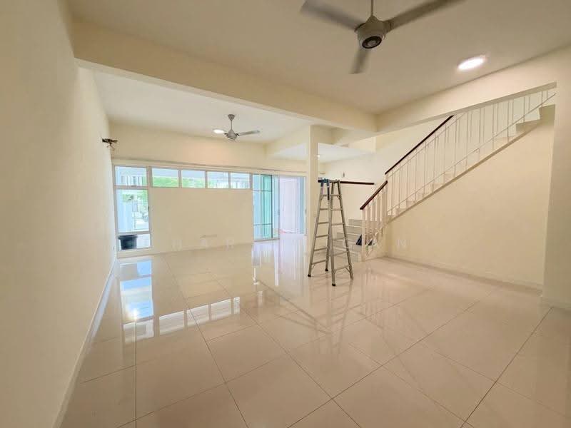 Rumah Teres 2-Tingkat untuk Disewa di Bandar Saujana Putra (Tanjong Duabelas) - Charlie Gan - Living Room - PropertyGuru.com.my