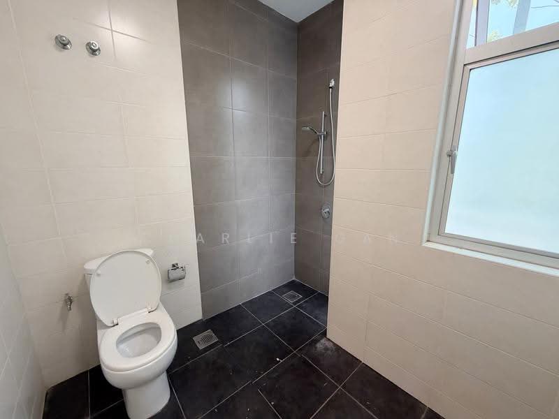 Rumah Teres 2-Tingkat untuk Disewa di Bandar Saujana Putra (Tanjong Duabelas) - Charlie Gan - Bathroom - PropertyGuru.com.my