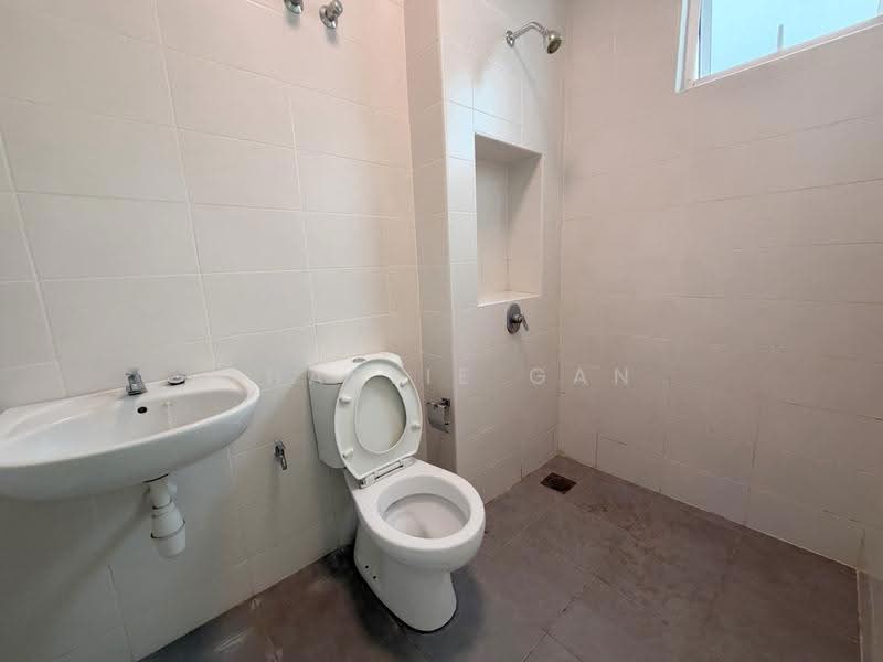 Rumah Teres 2-Tingkat untuk Disewa di Bandar Saujana Putra (Tanjong Duabelas) - Charlie Gan - Bathroom - PropertyGuru.com.my