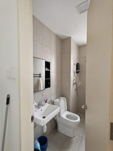 Kediaman Servis untuk Disewa di Kenwingston Skylofts - Alvin Lim - Bathroom - PropertyGuru.com.my