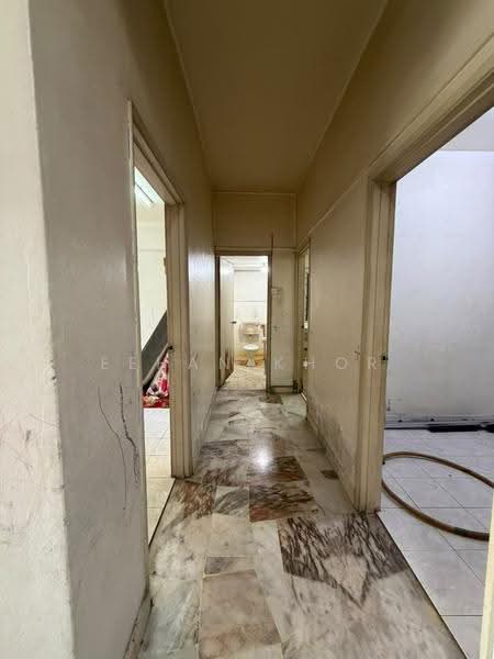 Kondominium untuk Dijual di Petaling Indah Condominiums - Eehan Khor - Corridor - PropertyGuru.com.my