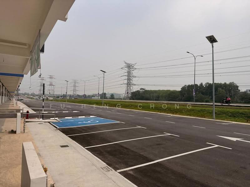 Kedai / Pejabat untuk Disewa di Taman Pasir Putih (Pasir Gudang) - Fu Heng Chong - Car Park - PropertyGuru.com.my