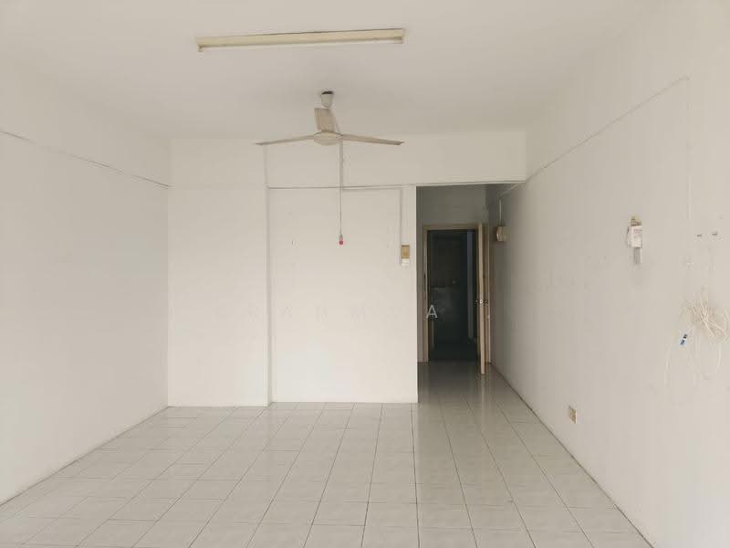Rumah Flat untuk Dijual di Pangsapuri Sri Indah - Brahmma . - Living Room - PropertyGuru.com.my