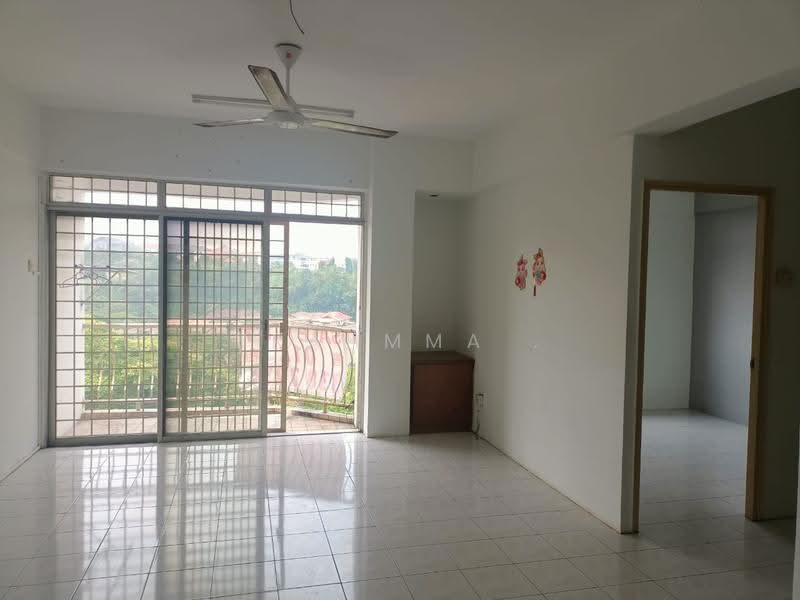 Rumah Flat untuk Dijual di Pangsapuri Sri Indah - Brahmma . - Living Room - PropertyGuru.com.my