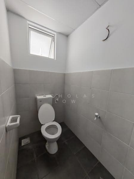 Shop / Office for Rent in Taman Pulai Mutiara (Iskandar Puteri (Nusajaya)) - Nicholas Low - Bathroom - PropertyGuru.com.my