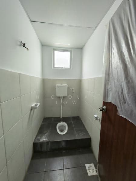 Shop / Office for Rent in Taman Pulai Mutiara (Iskandar Puteri (Nusajaya)) - Nicholas Low - Bathroom - PropertyGuru.com.my
