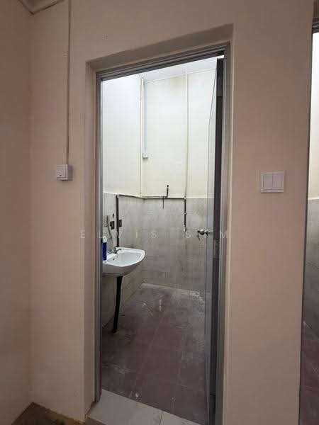 Rumah Teres 1-Tingkat untuk Disewa di Taman Johor Jaya (Johor Bahru) - Elvis Sim - Bathroom - PropertyGuru.com.my